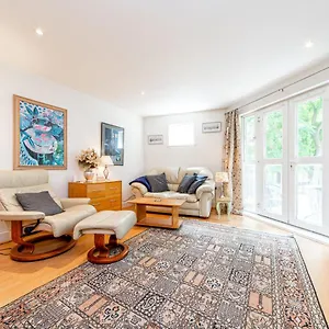 Pass The Keys Delightful Close To River In Se16 Apartment