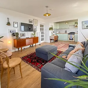 Pass The Keys Spacious 2bedroom Flat With Views In Bridge Apartment