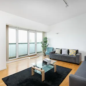 Skyvillion - 3bed Penthouse Near Airport, O2 Arena, Excel Centre With Parking Apartment