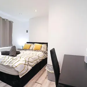 Den & Short Lets Greenwich - 3 Bed House Apartment